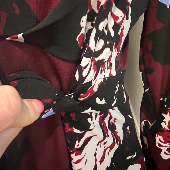 A PEA IN THE POD wine with big floral faux wrap dress with 3/4 sleeves - Picture 4 of 15